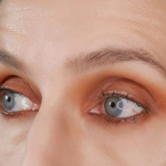 maquillage des yeux ombre à paupière brun orange